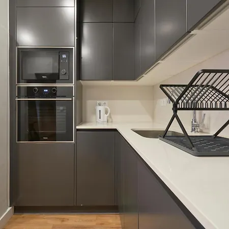 Modern 2 Bed In Campolide Near Amoreiras * Lissabon
