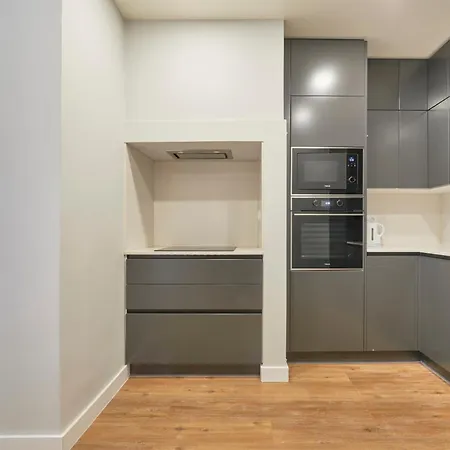 Modern 2 Bed In Campolide Near Amoreiras * Lisbon