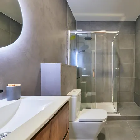 Modern 2 Bed In Campolide Near Amoreiras * Lisbon